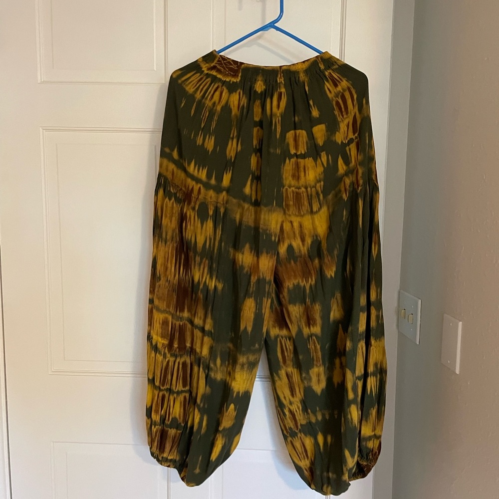 Cozy elastic Tie Dyed pants. Bought at a boutique shop! Never been worn
